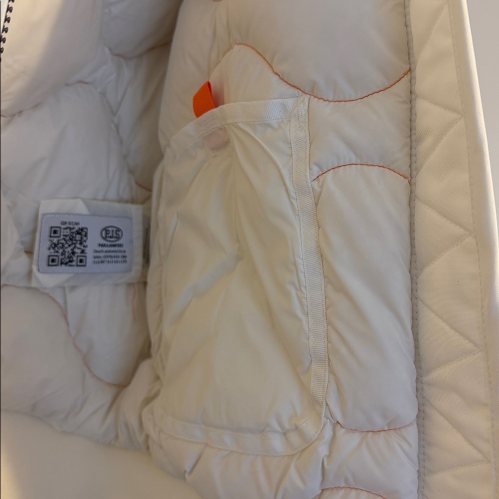 BRAND NEW never worn. Bomber ski/snow jacket. Size small. White. SO warm & cozy! - Picture 7 of 10